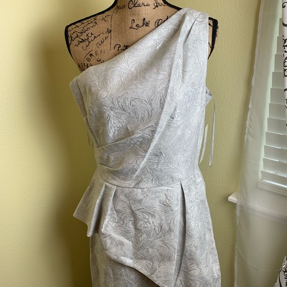 Amazing one shoulder peplum style dress - Picture 4 of 9